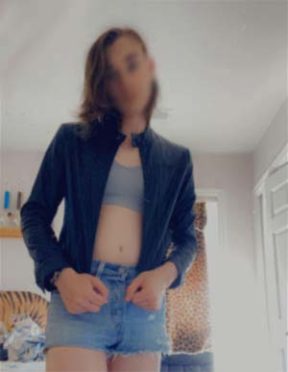 Transgenre vierge de 19 ans cherche 1ère fois, 92230